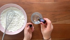 Schritt für Schritt-Bild zum Badekugel-Rezept ohne Natron mit Lavendel 2